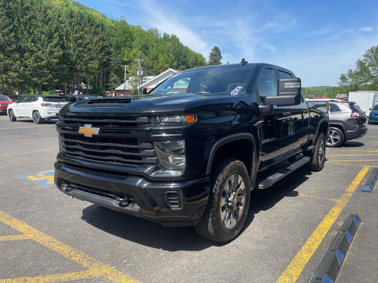 Chevrolet Silverado 2500HD Custom Crew Cab Short Box 4WD 2024