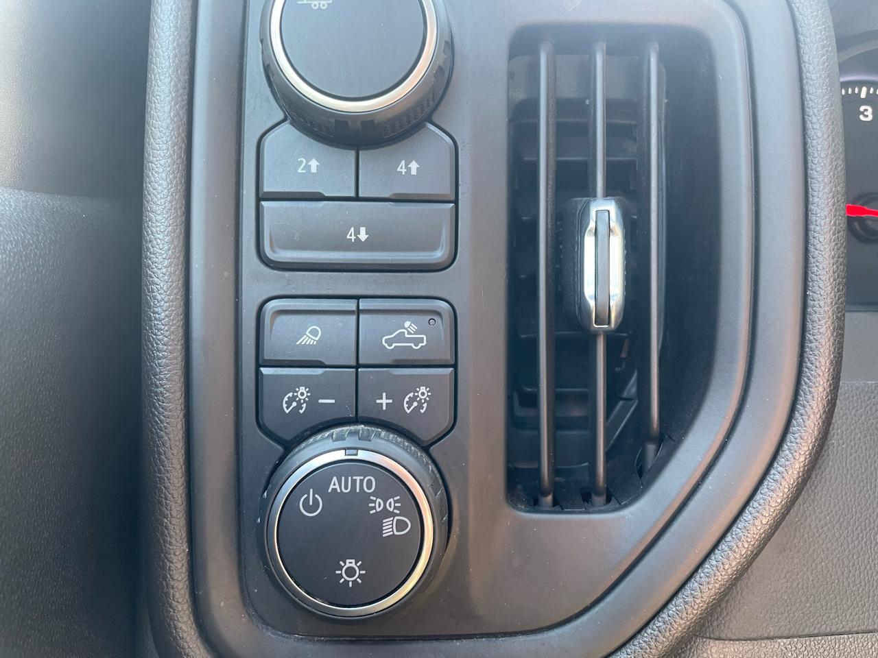 Chevrolet Silverado 2500HD Custom Crew Cab Short Box 4WD 2024