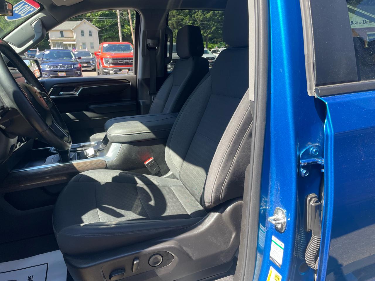 Chevrolet Silverado 1500 LT Crew Cab 4WD 2024