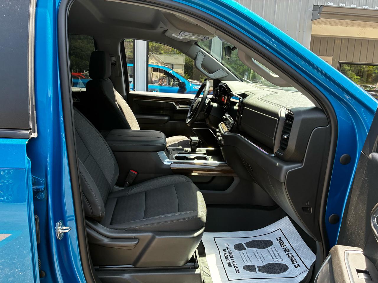 Chevrolet Silverado 1500 Trail Boss LT Crew Cab 4WD 2023