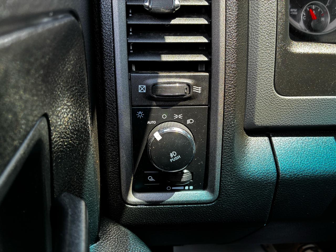 RAM 1500 Classic Tradesman Crew Cab SWB 4WD 2019