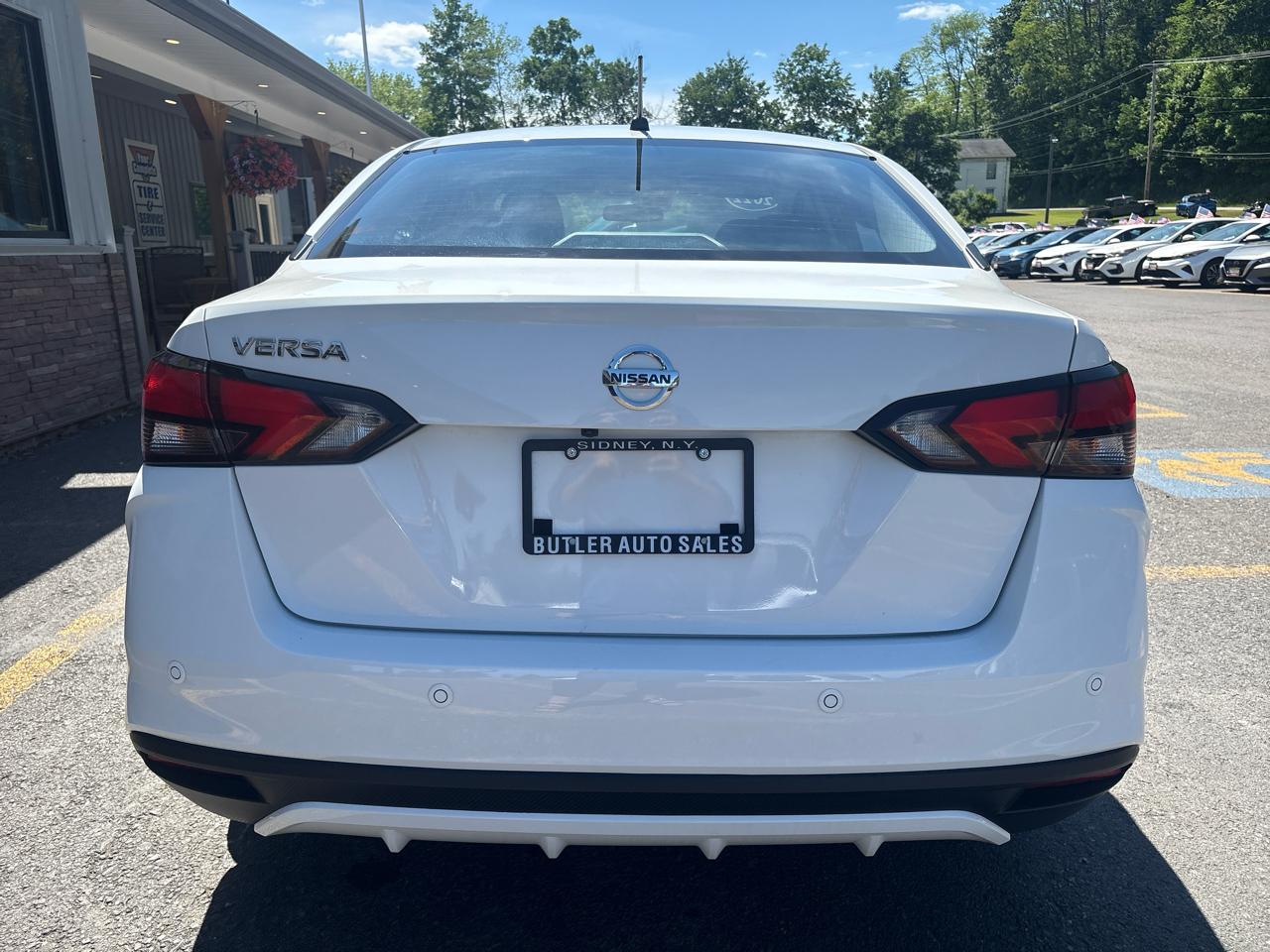Nissan Versa S CVT 2022