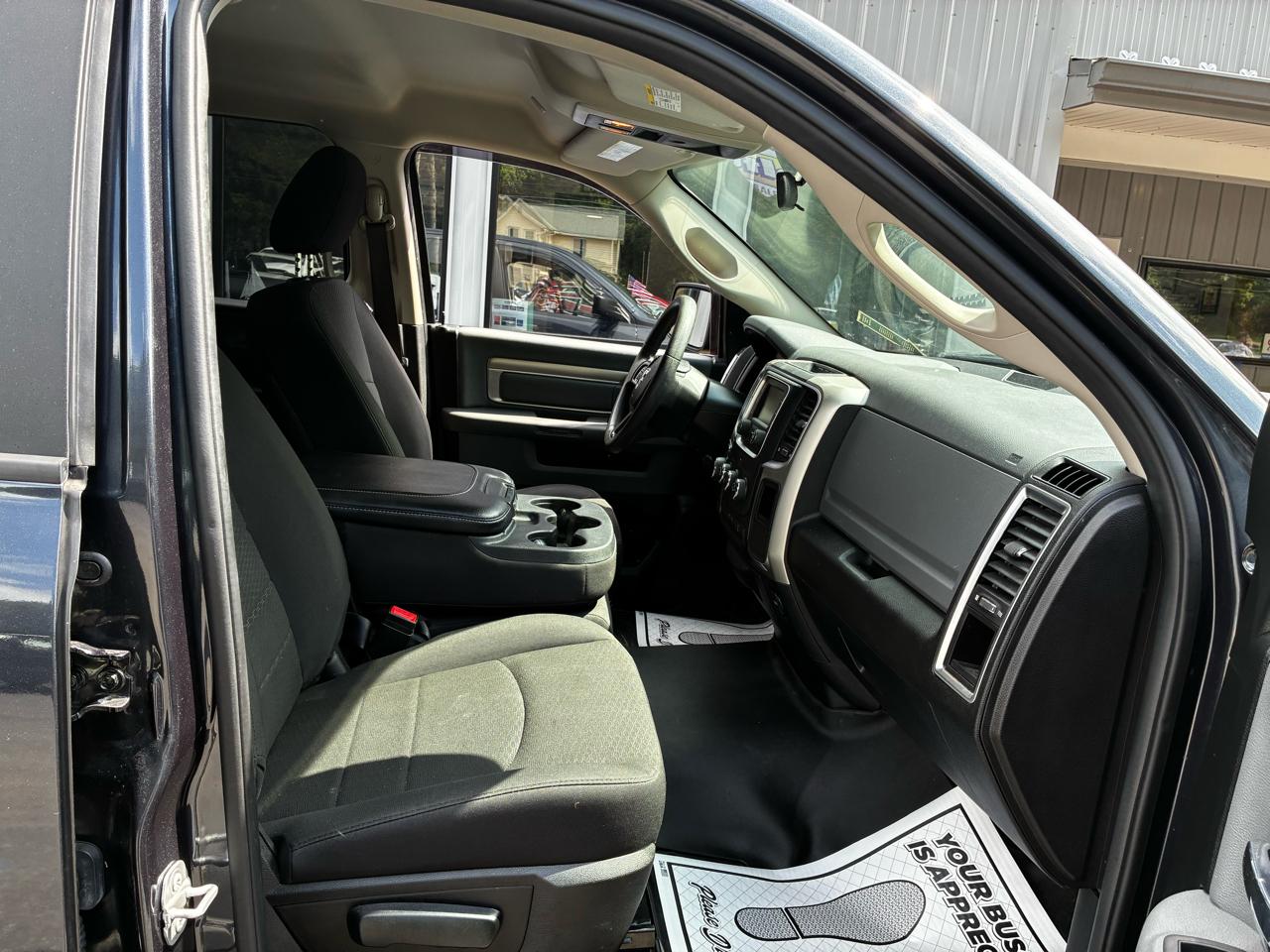 RAM 1500 Classic Warlock 4x4 Quad Cab 6'4" Box 2020