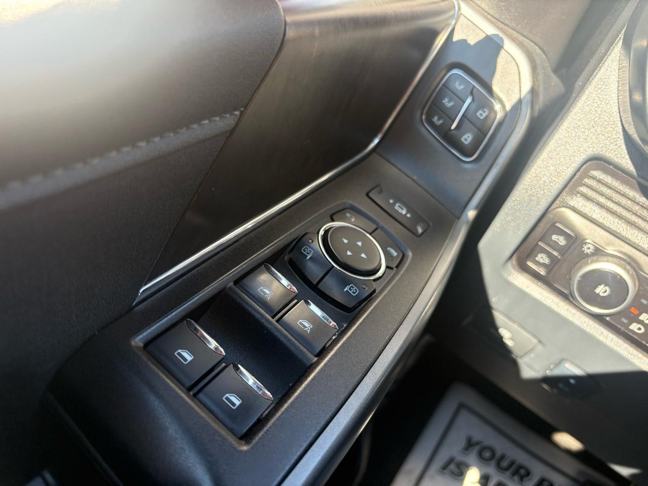 Ford F-250 SD XLT Crew Cab 4WD 2025