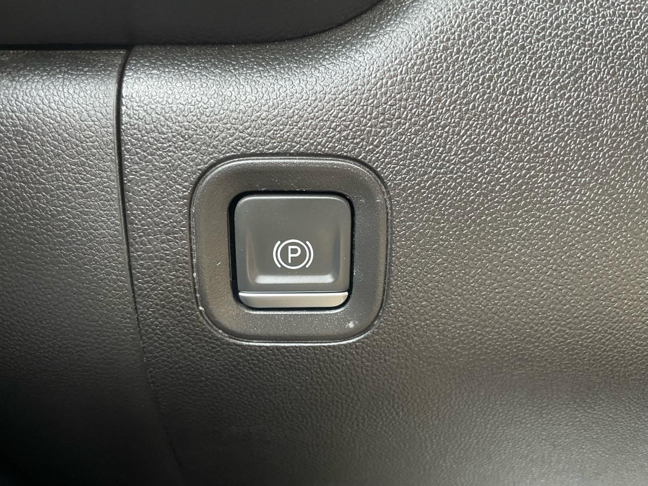 GMC Sierra 1500 Pro Crew Cab Short Box 4WD 2024