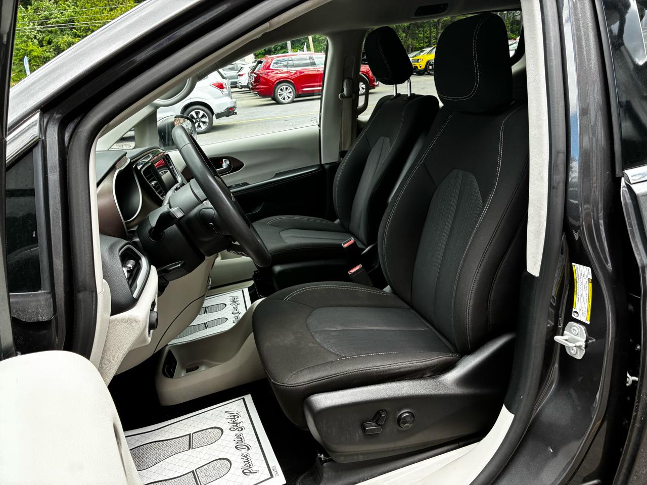 Chrysler Voyager LX 2023