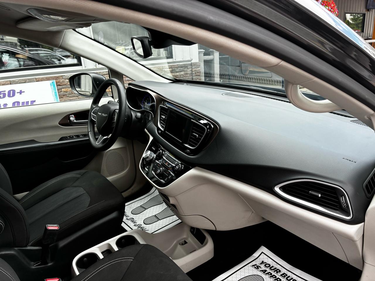 Chrysler Voyager LX 2023
