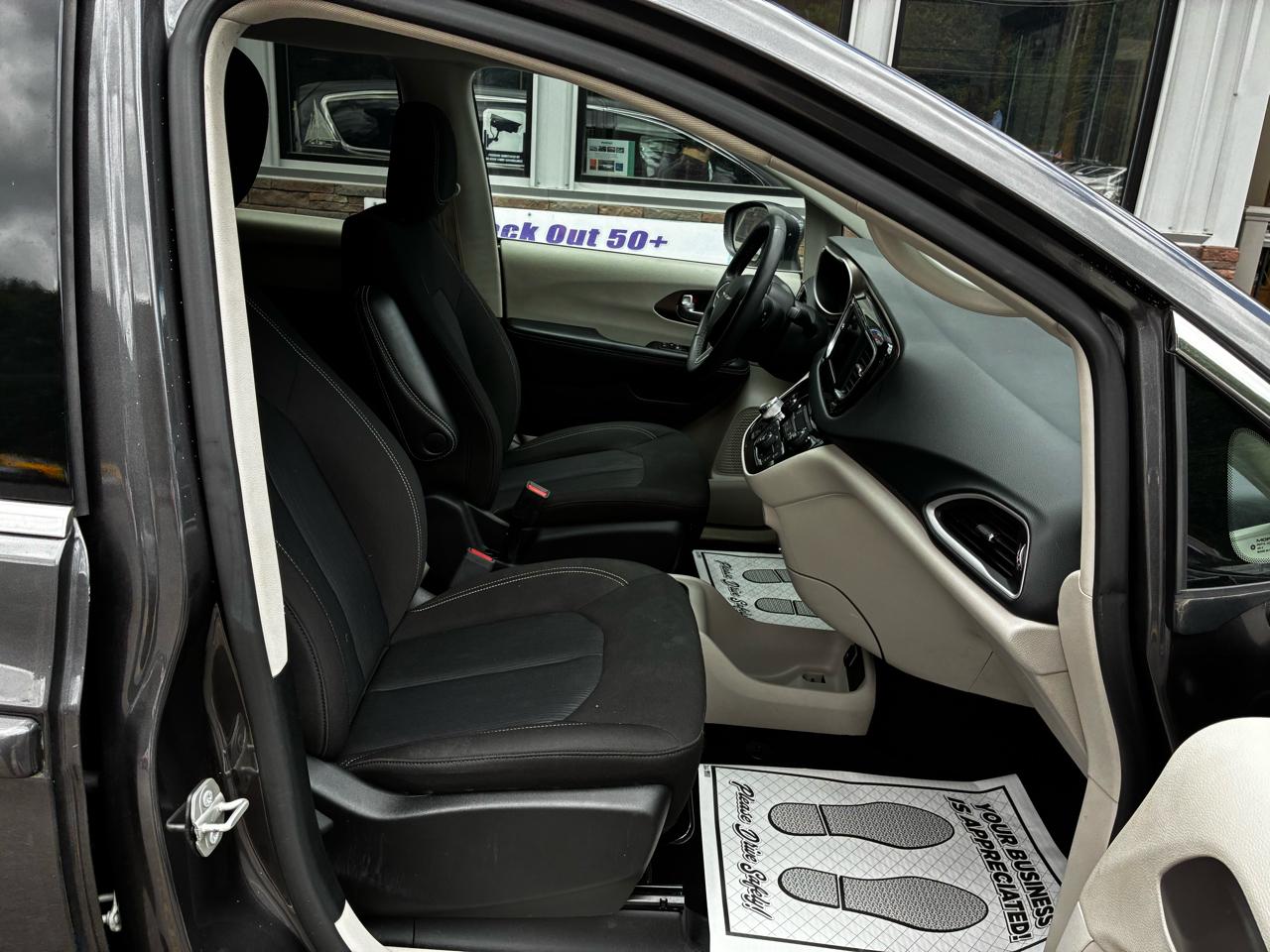 Chrysler Voyager LX 2023