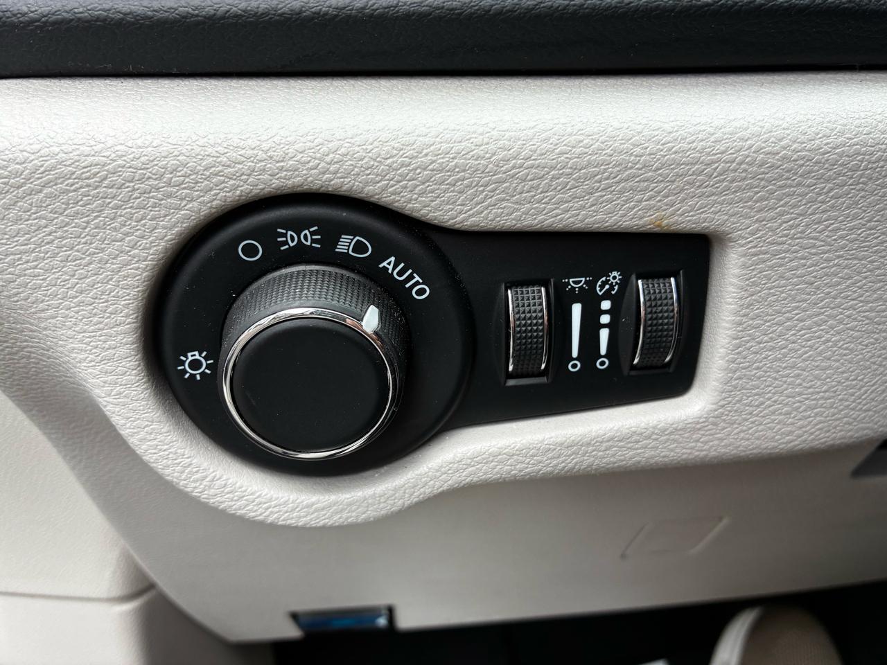 Chrysler Voyager LX 2023
