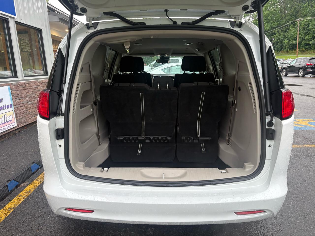 Chrysler Voyager LX 2023