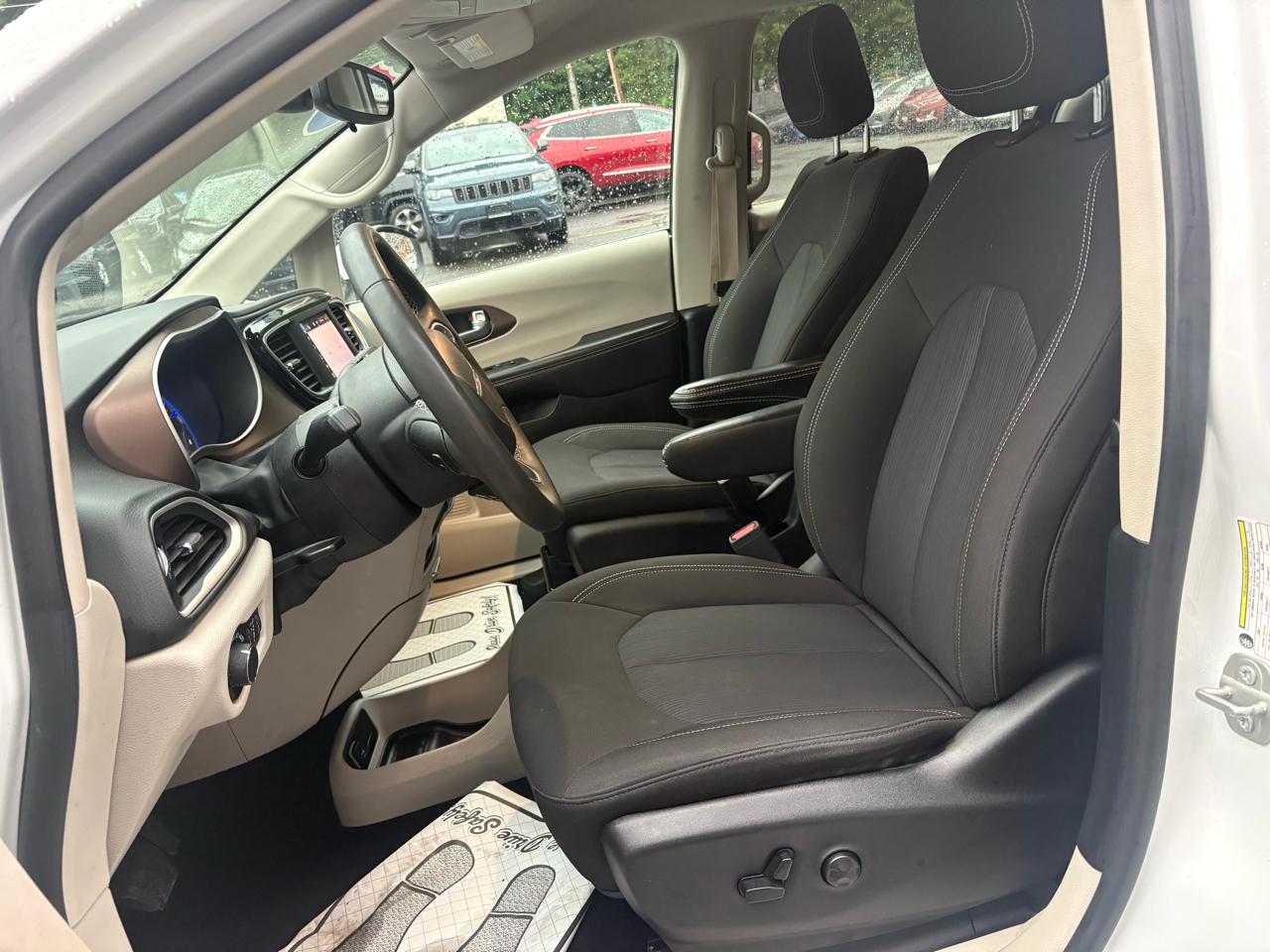 Chrysler Voyager LX 2023