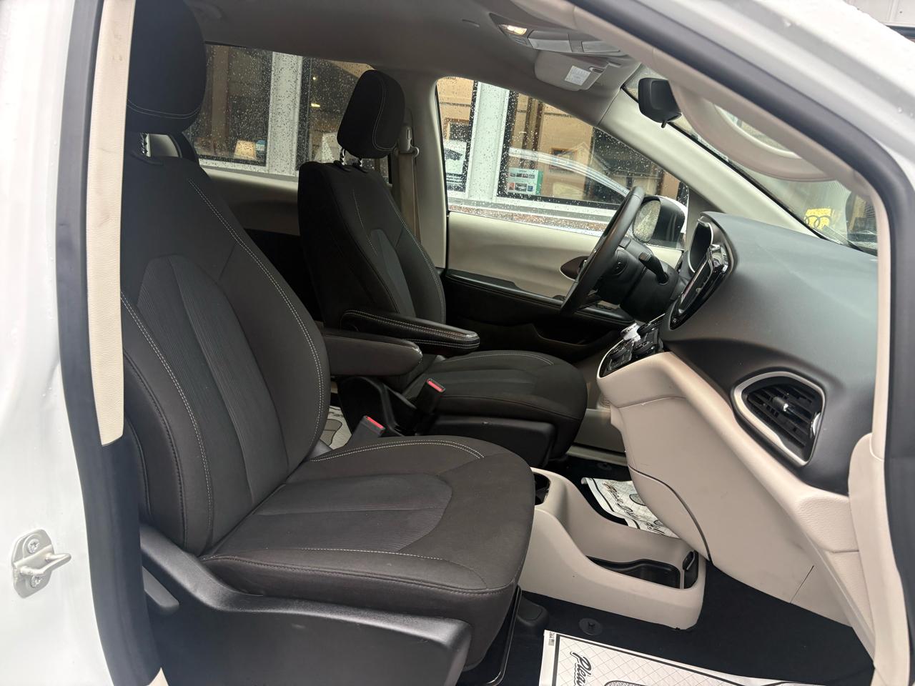 Chrysler Voyager LX 2023