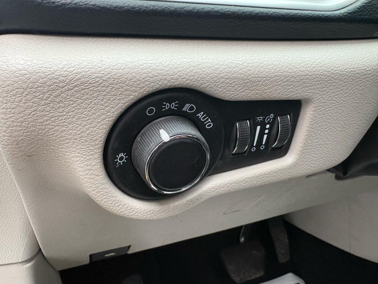 Chrysler Voyager LX 2023