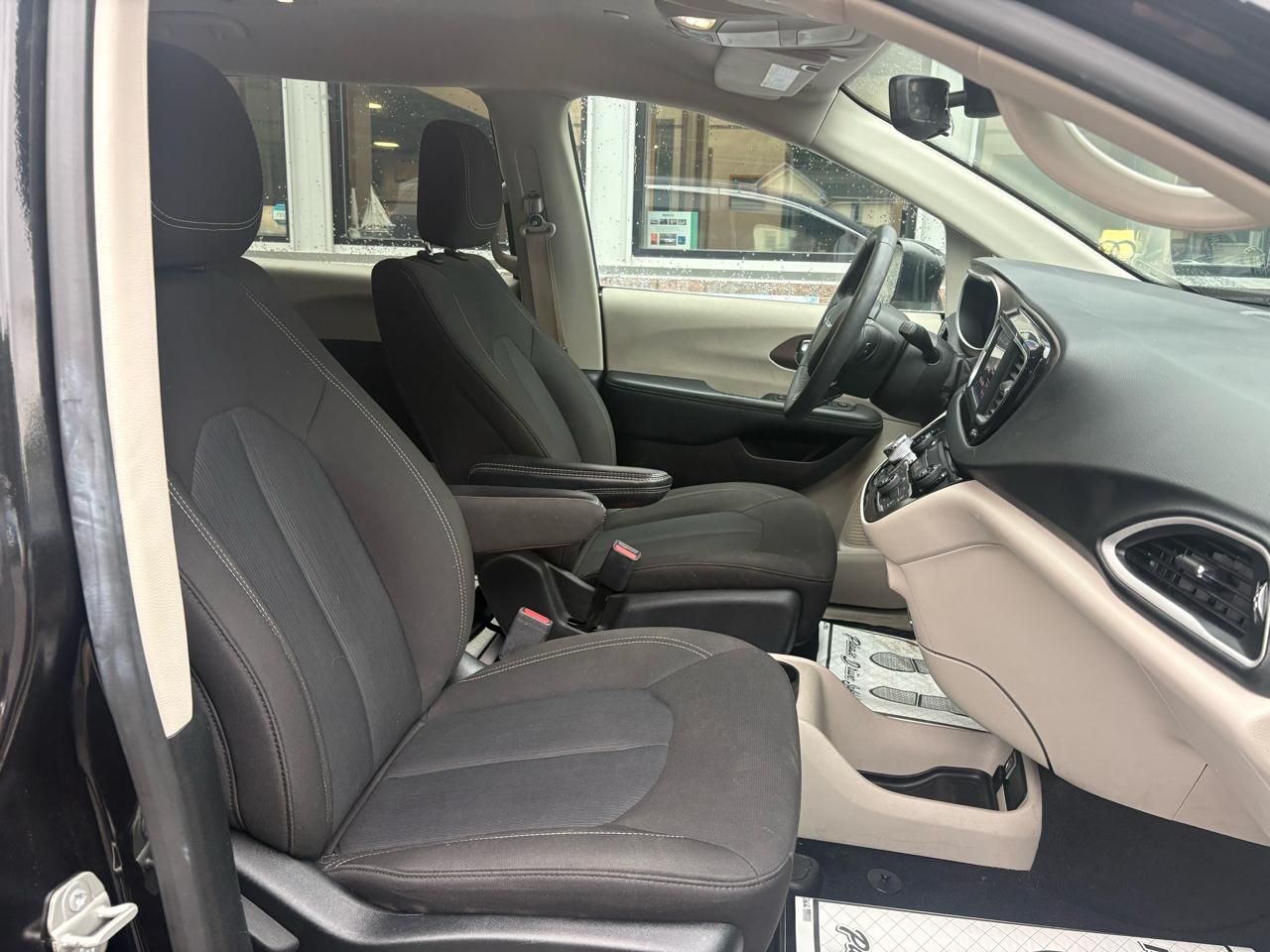 Chrysler Voyager LX 2023