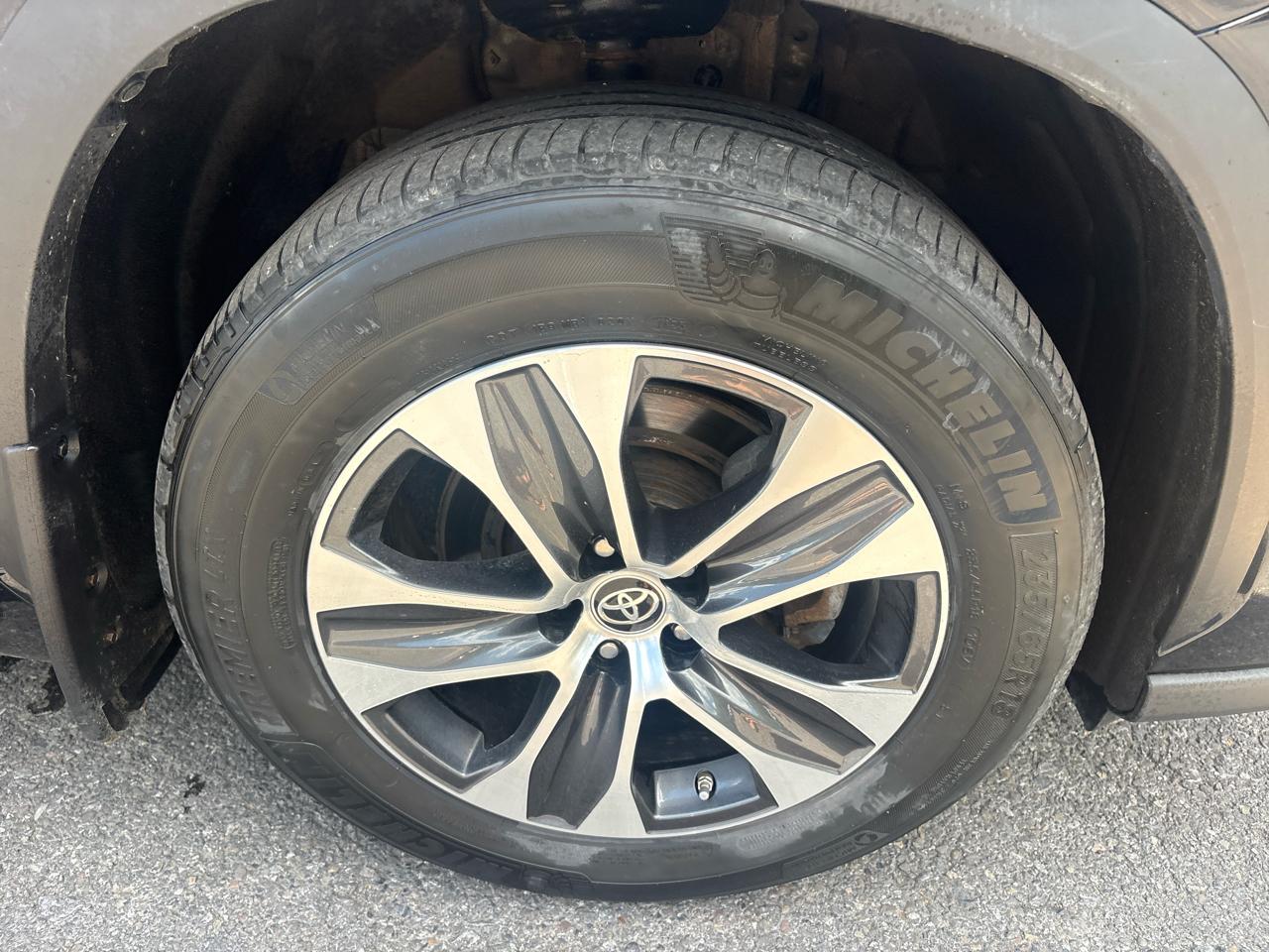 Toyota Highlander XLE 2023