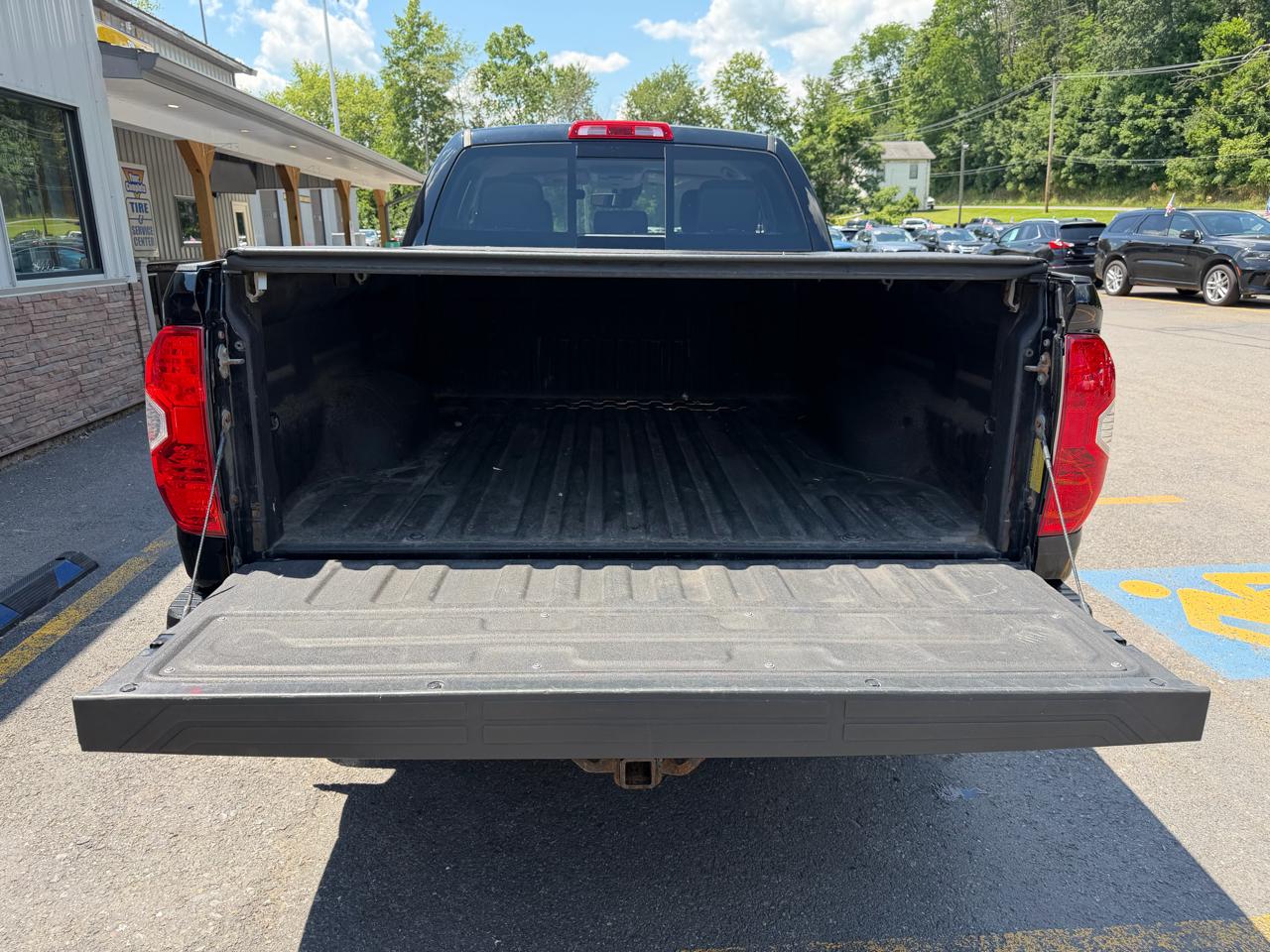 Toyota Tundra SR5 5.7L V8 Double Cab 4WD 2019