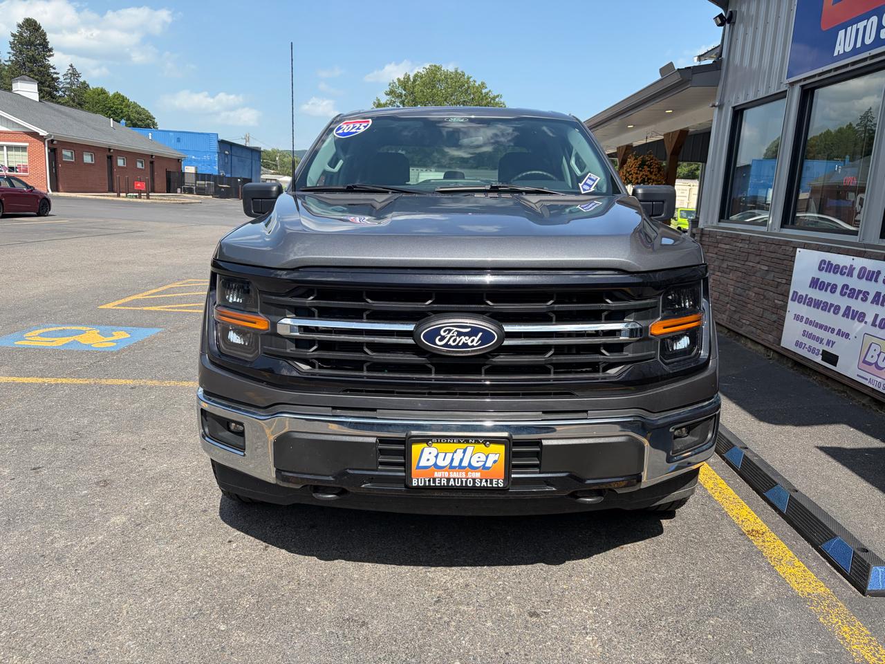 Ford F-150 XLT SuperCrew 4WD 2025