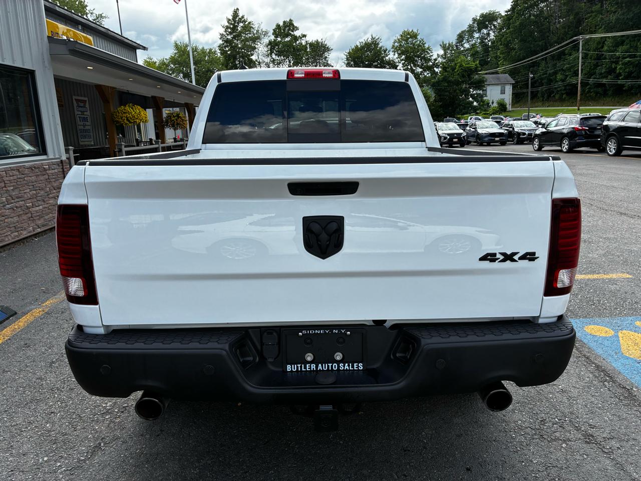 RAM 1500 Classic Tradesman Crew Cab SWB 4WD 2022