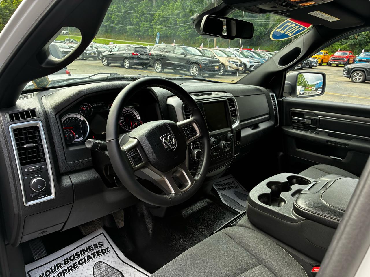 RAM 1500 Classic Tradesman Crew Cab SWB 4WD 2022