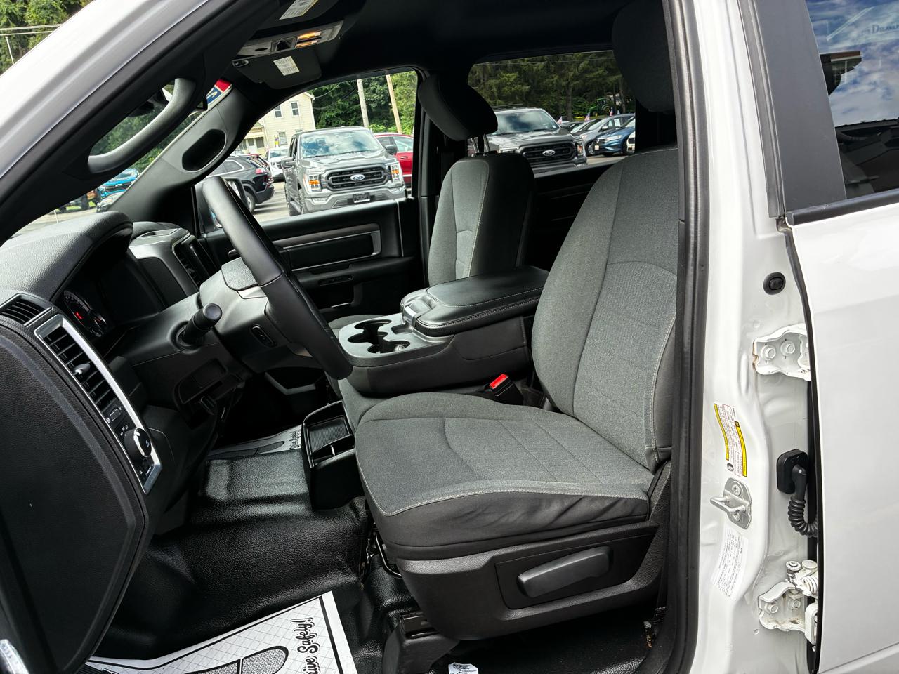 RAM 1500 Classic Tradesman Crew Cab SWB 4WD 2022