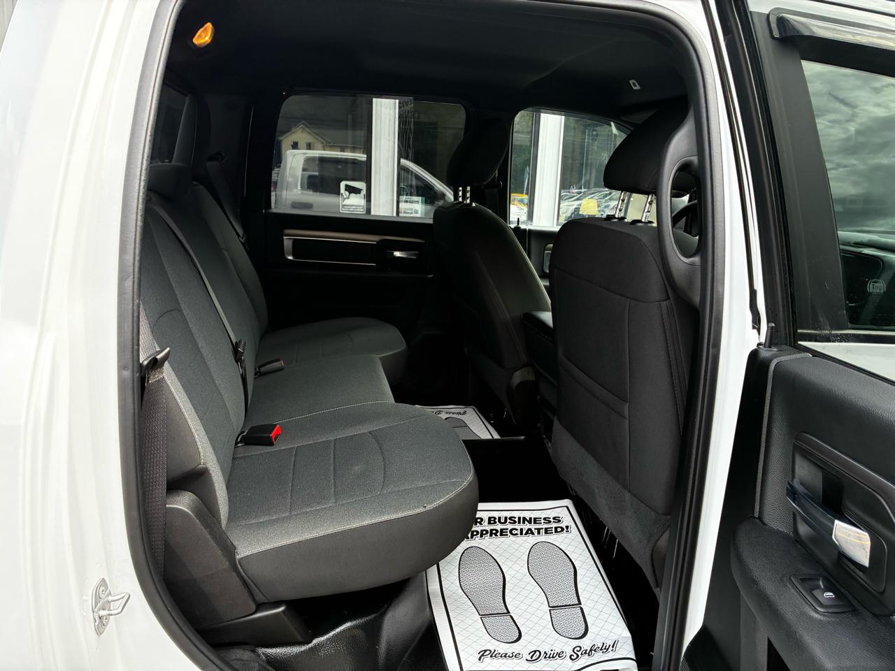 RAM 1500 Classic Tradesman Crew Cab SWB 4WD 2022