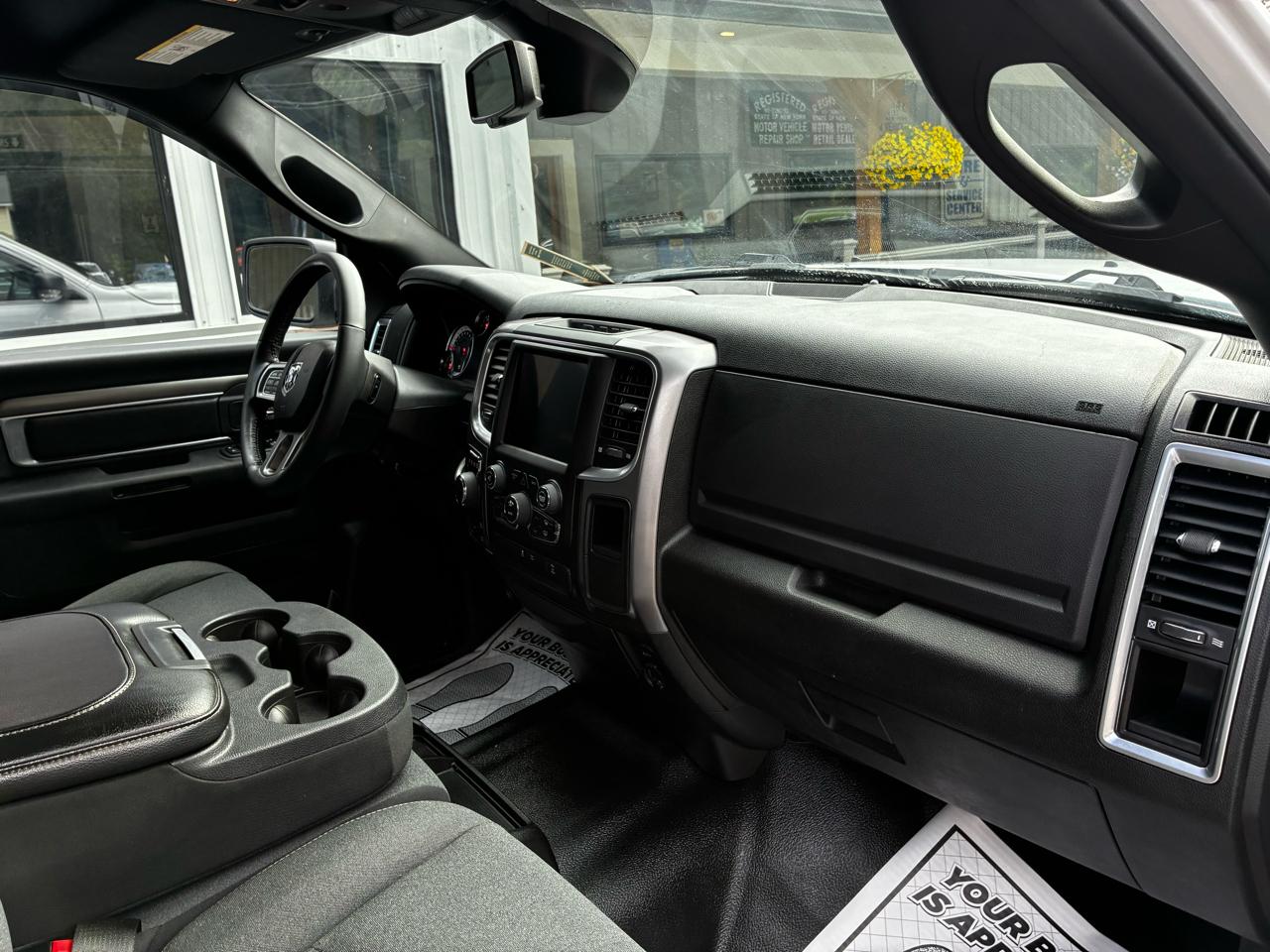 RAM 1500 Classic Tradesman Crew Cab SWB 4WD 2022
