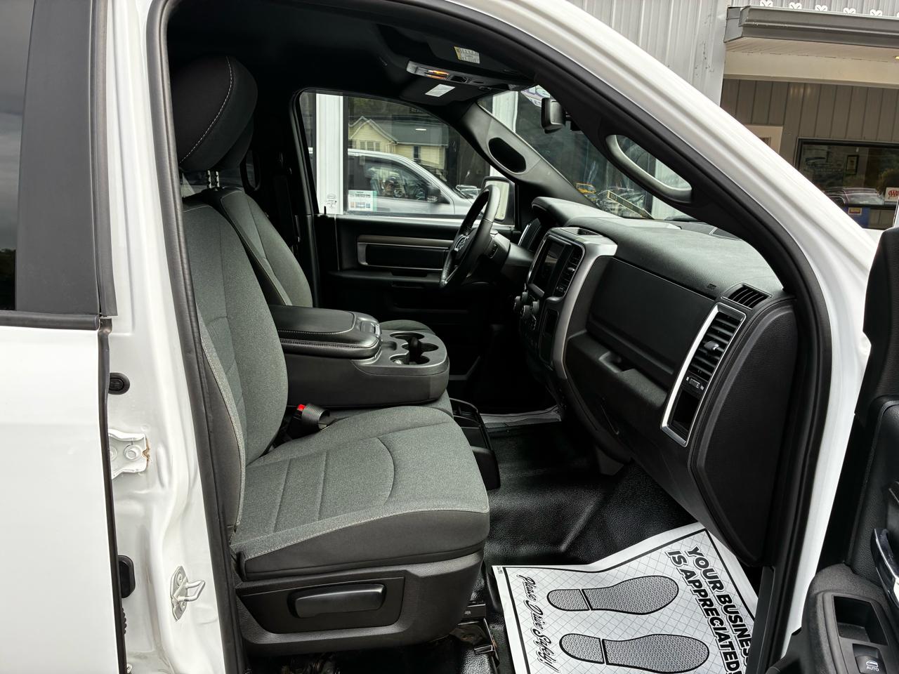 RAM 1500 Classic Tradesman Crew Cab SWB 4WD 2022