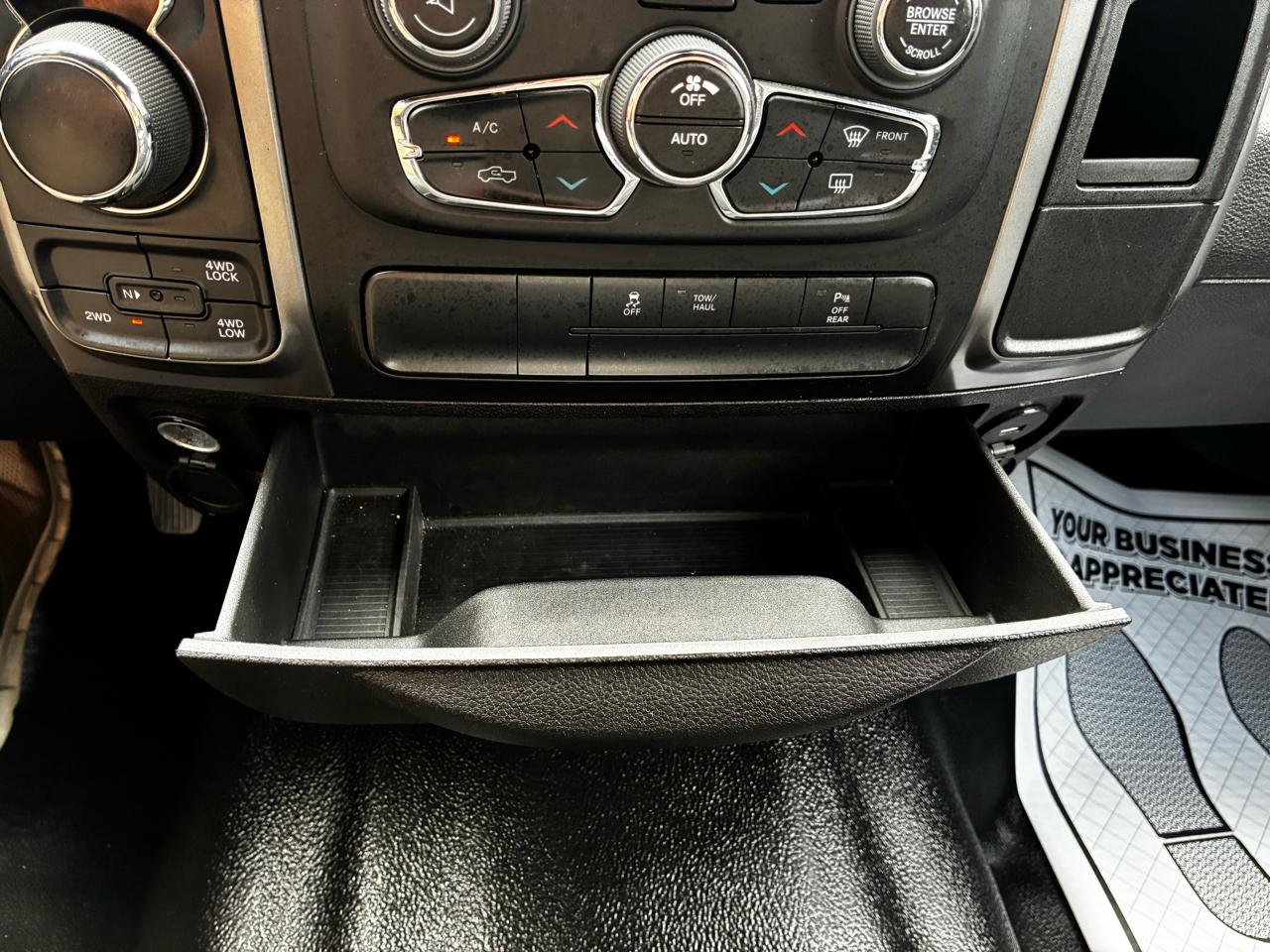 RAM 1500 Classic Tradesman Crew Cab SWB 4WD 2022