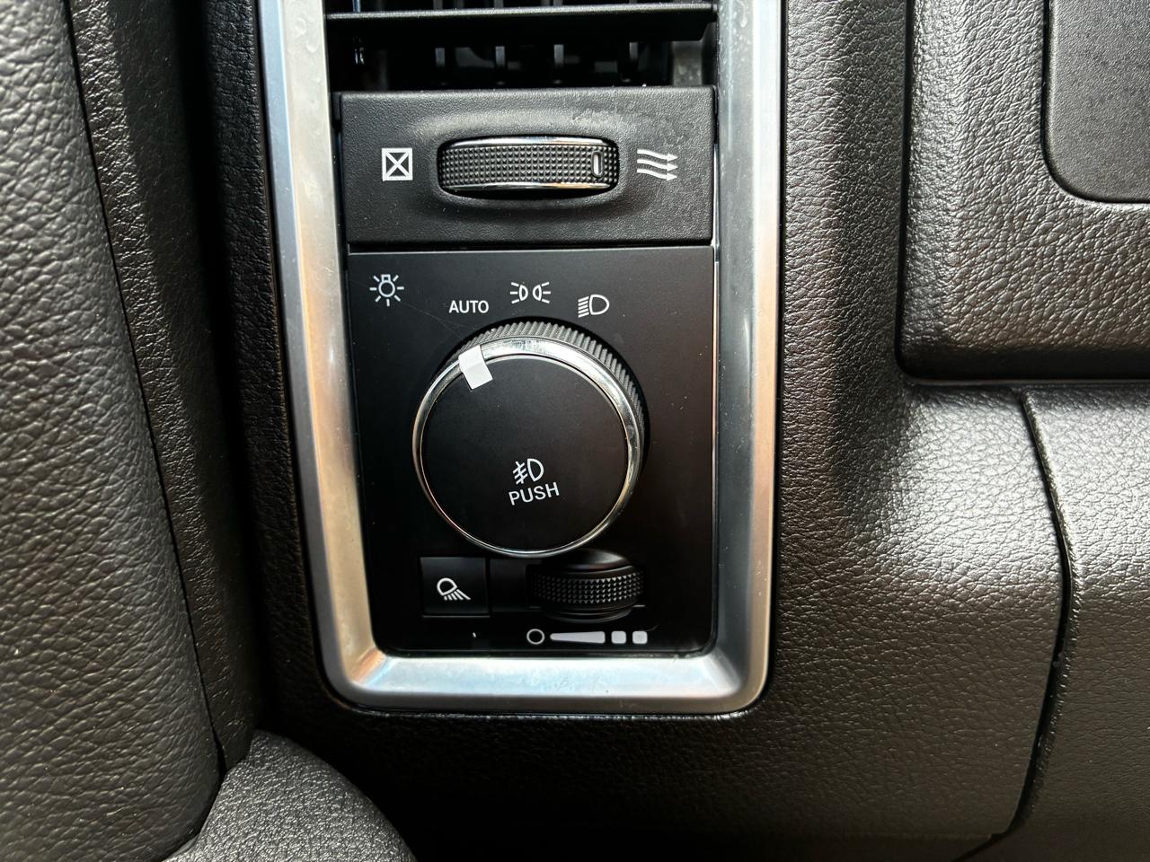RAM 1500 Classic Tradesman Crew Cab SWB 4WD 2022