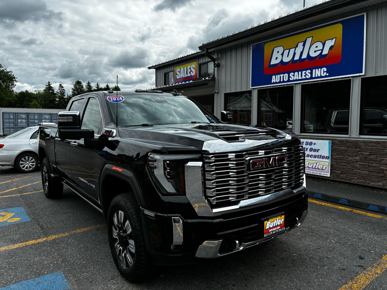 GMC Sierra 2500HD Denali Crew Cab 4WD SB 2024