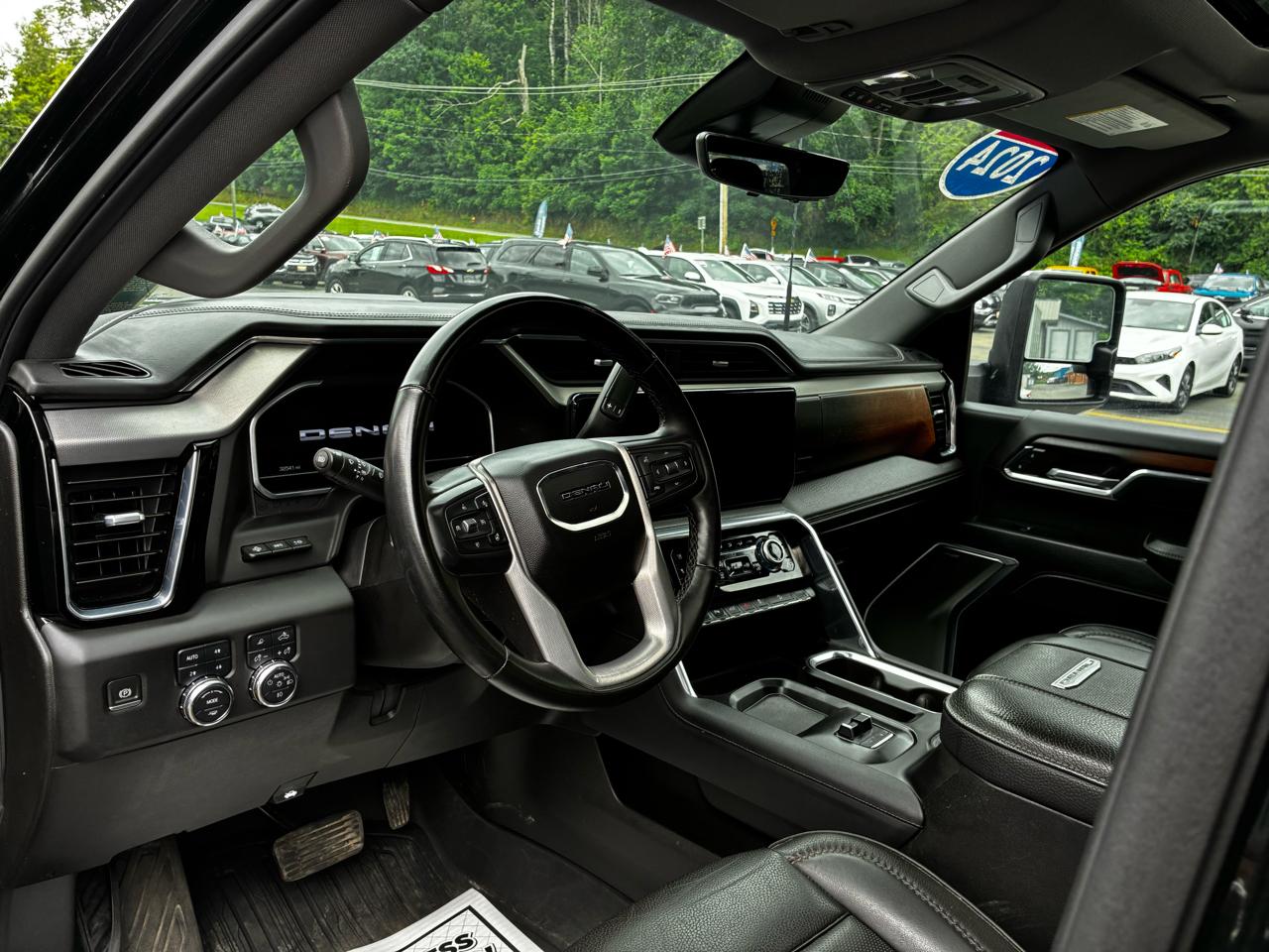 GMC Sierra 2500HD Denali Crew Cab 4WD SB 2024