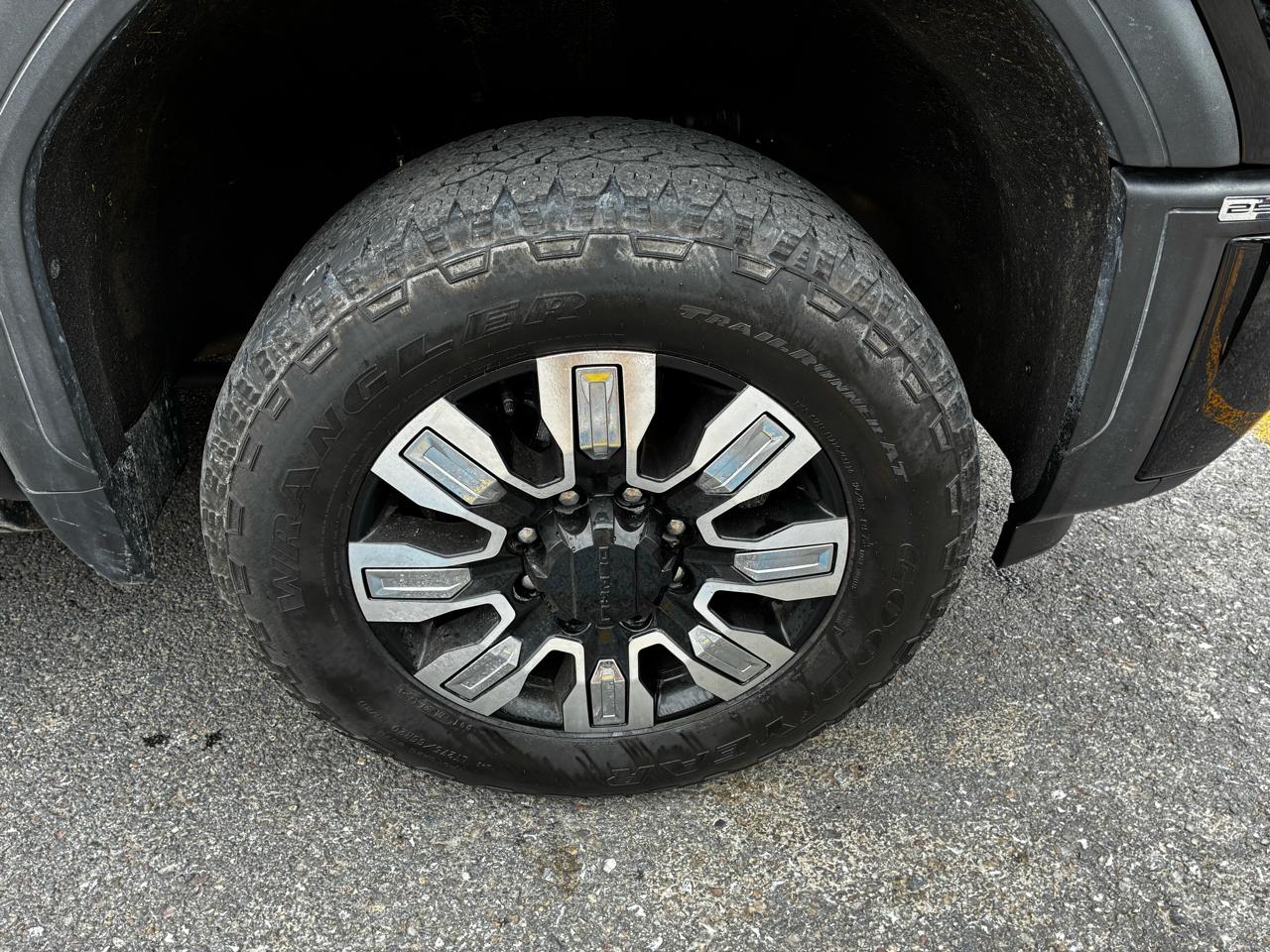 GMC Sierra 2500HD Denali Crew Cab 4WD SB 2024