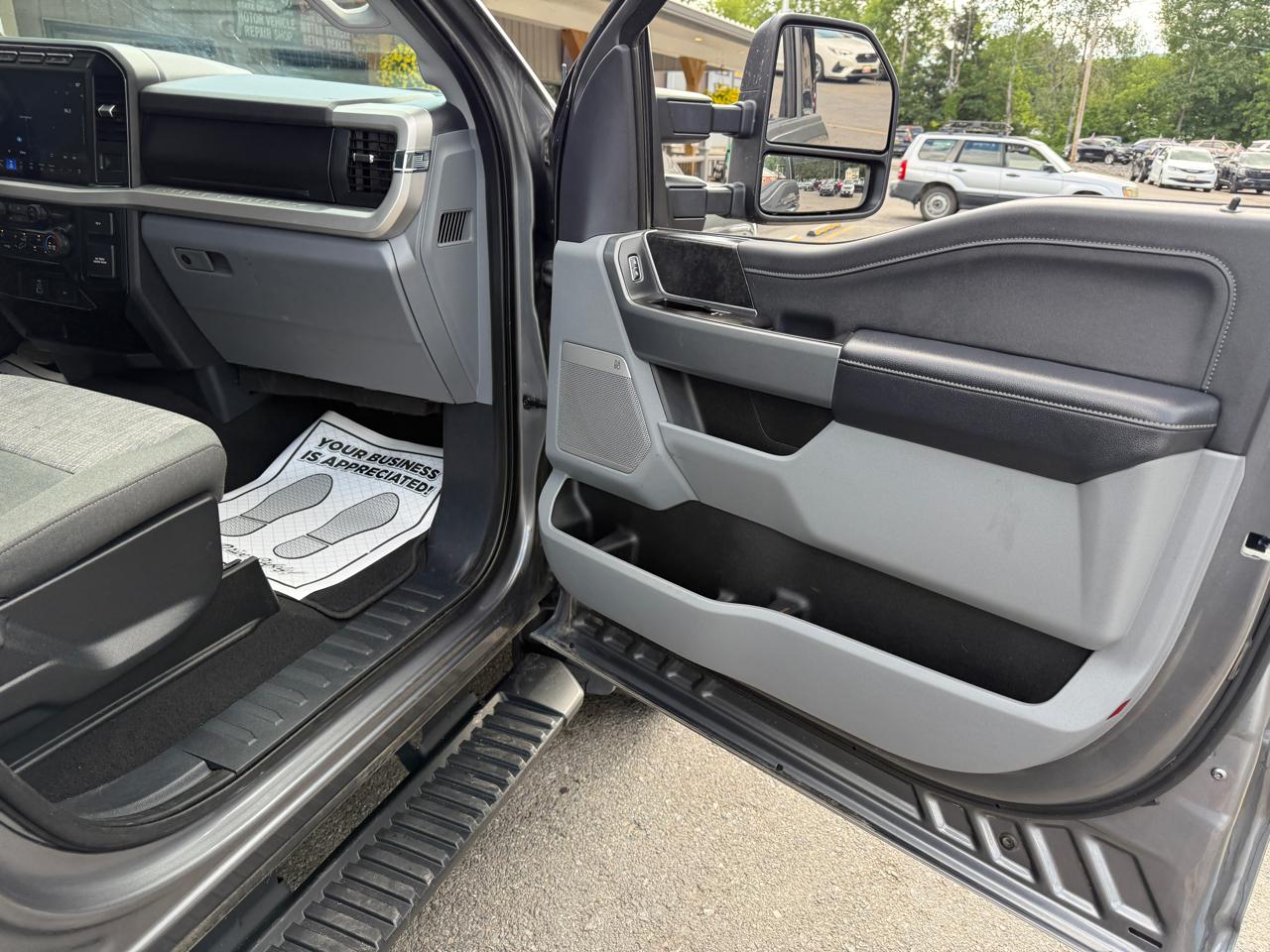 Ford F-250 SD XLT Crew Cab 4WD 2024
