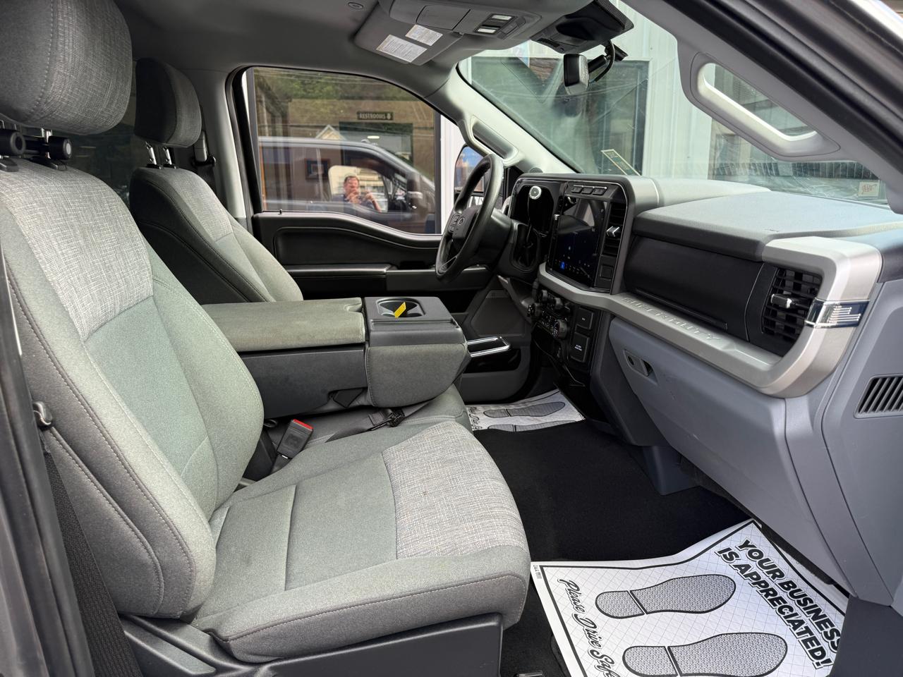 Ford F-250 SD XLT Crew Cab 4WD 2024