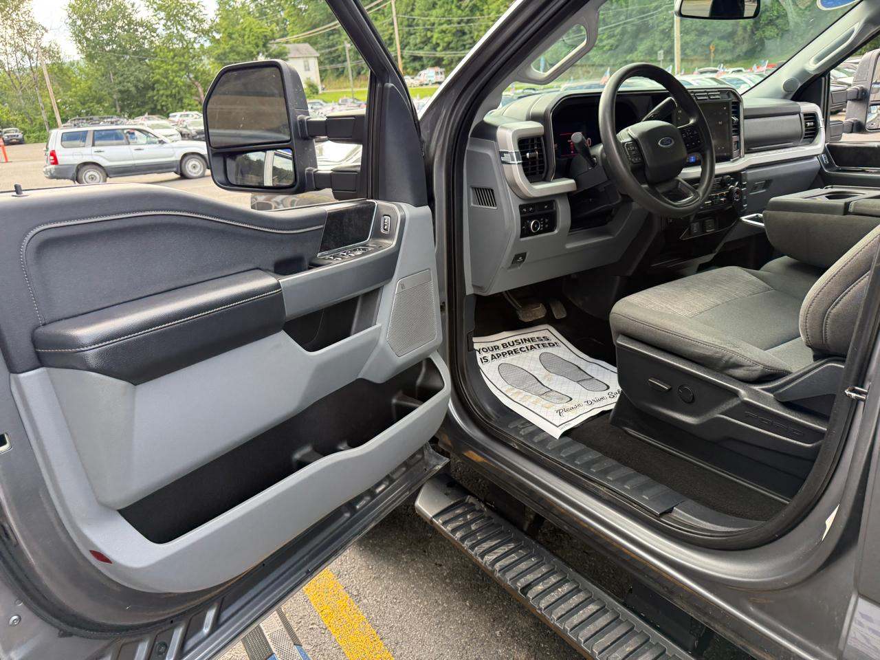 Ford F-250 SD XLT Crew Cab 4WD 2024