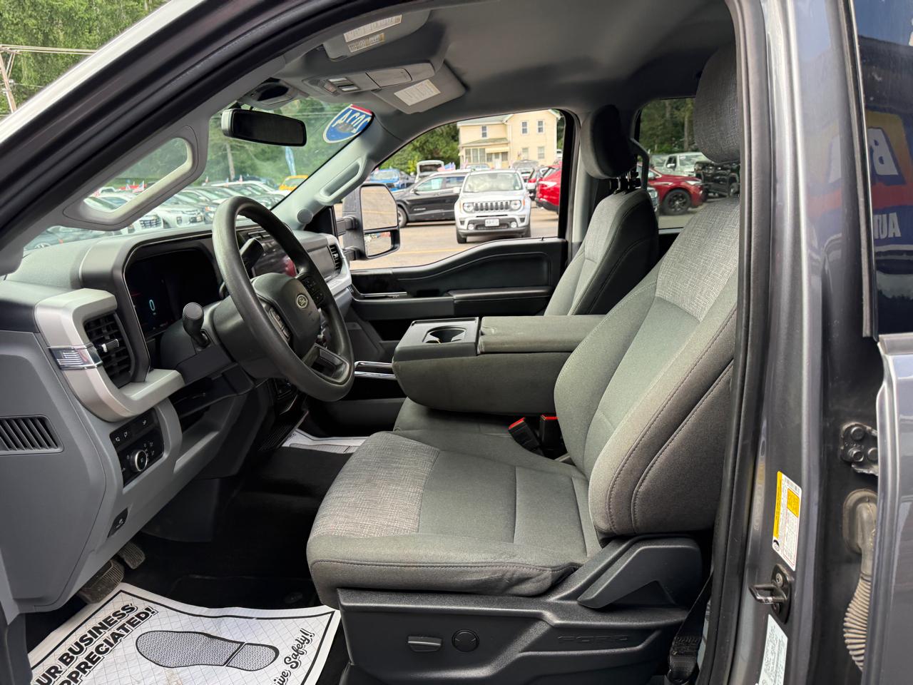 Ford F-250 SD XLT Crew Cab 4WD 2024