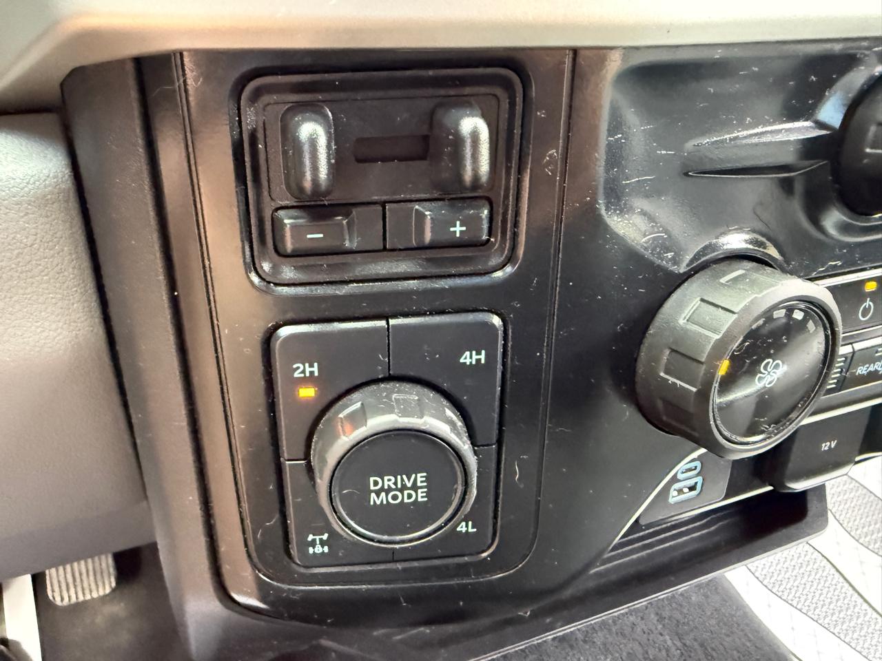 Ford F-250 SD XLT Crew Cab 4WD 2024