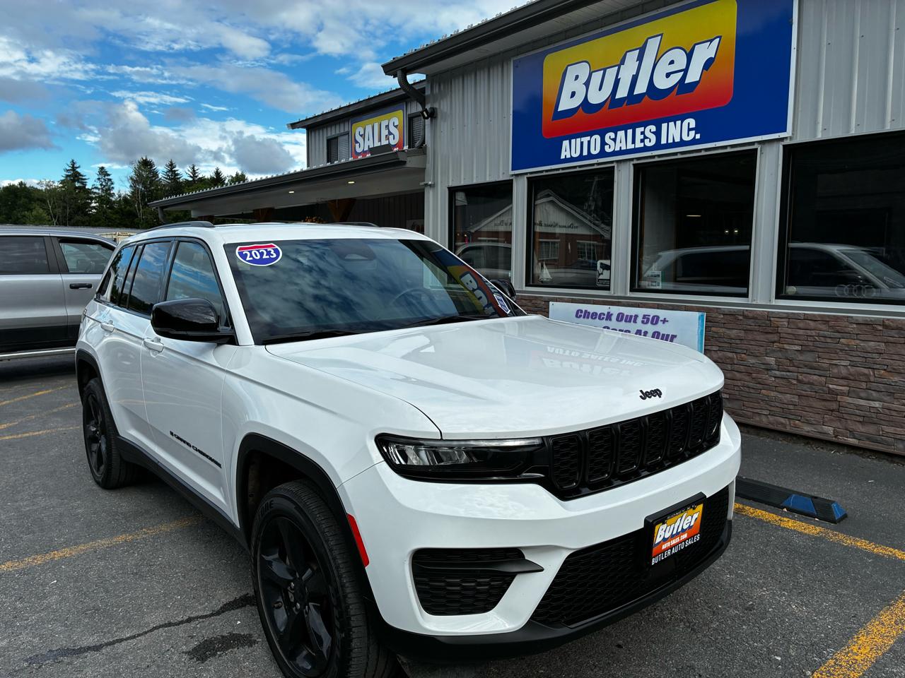 Jeep Grand Cherokee Laredo 4WD 2023