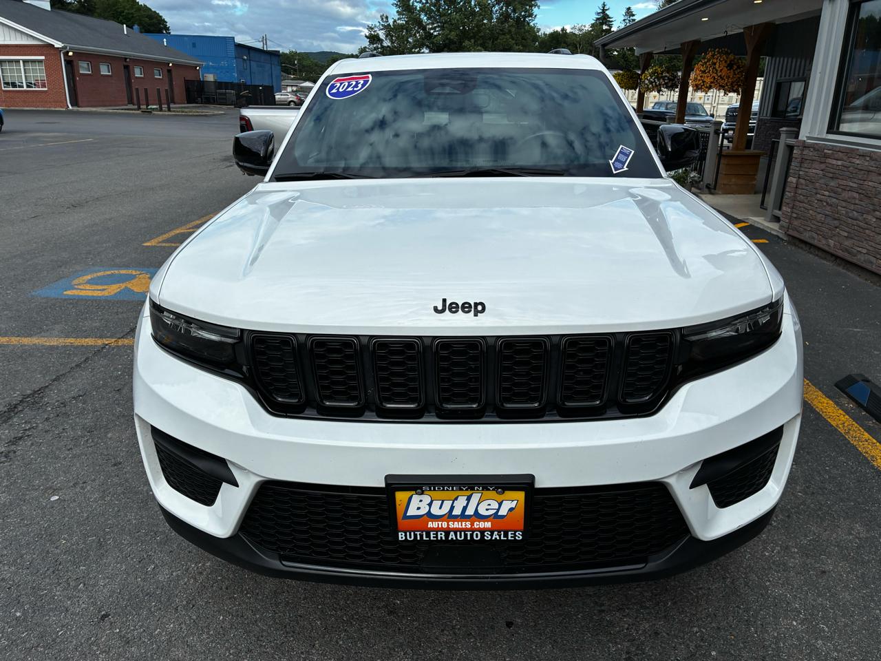 Jeep Grand Cherokee Laredo 4WD 2023