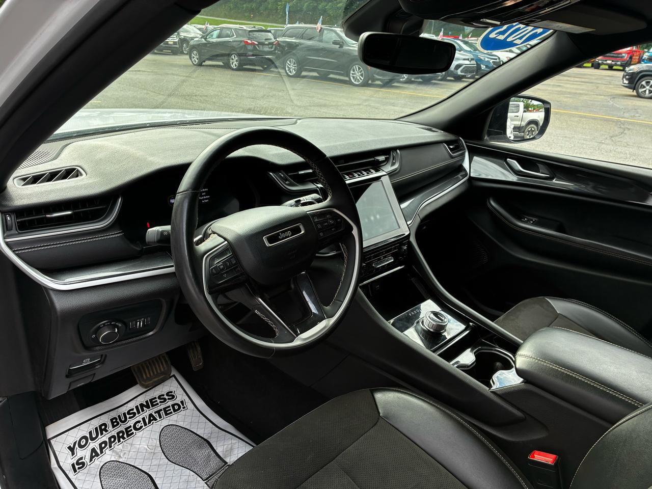 Jeep Grand Cherokee Laredo 4WD 2023