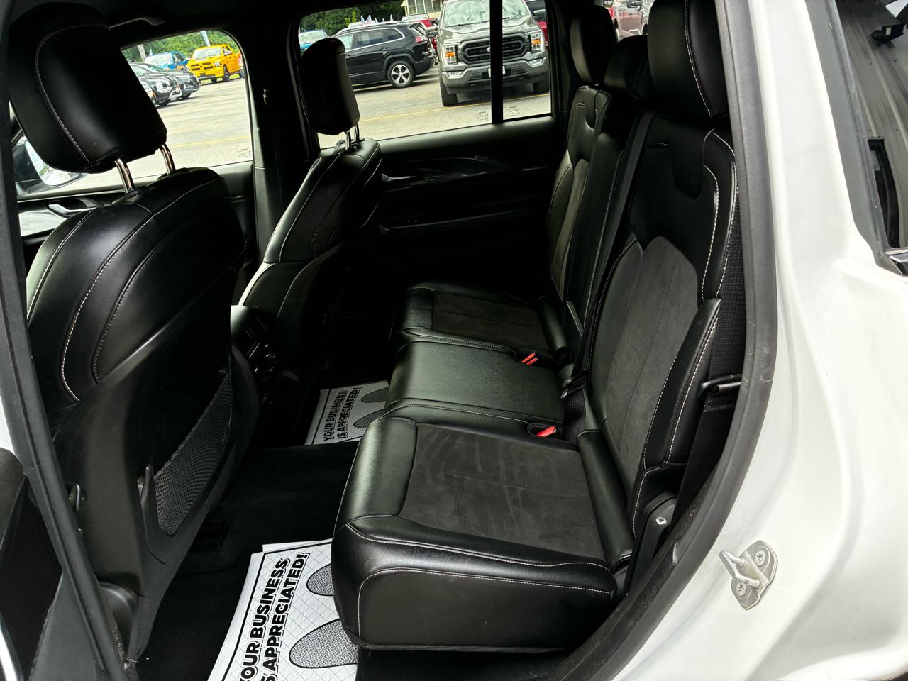 Jeep Grand Cherokee Laredo 4WD 2023
