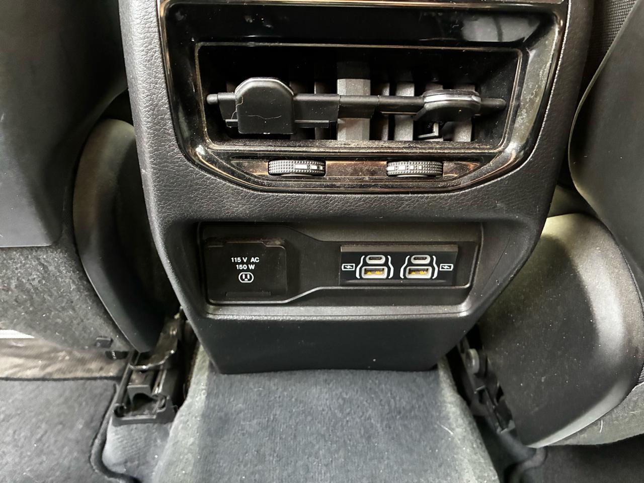 Jeep Grand Cherokee Laredo 4WD 2023