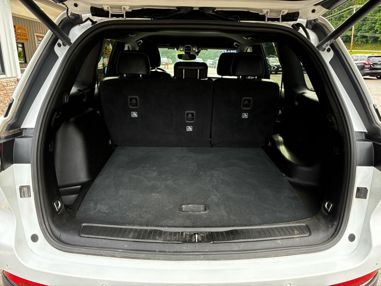 Jeep Grand Cherokee Laredo 4WD 2023