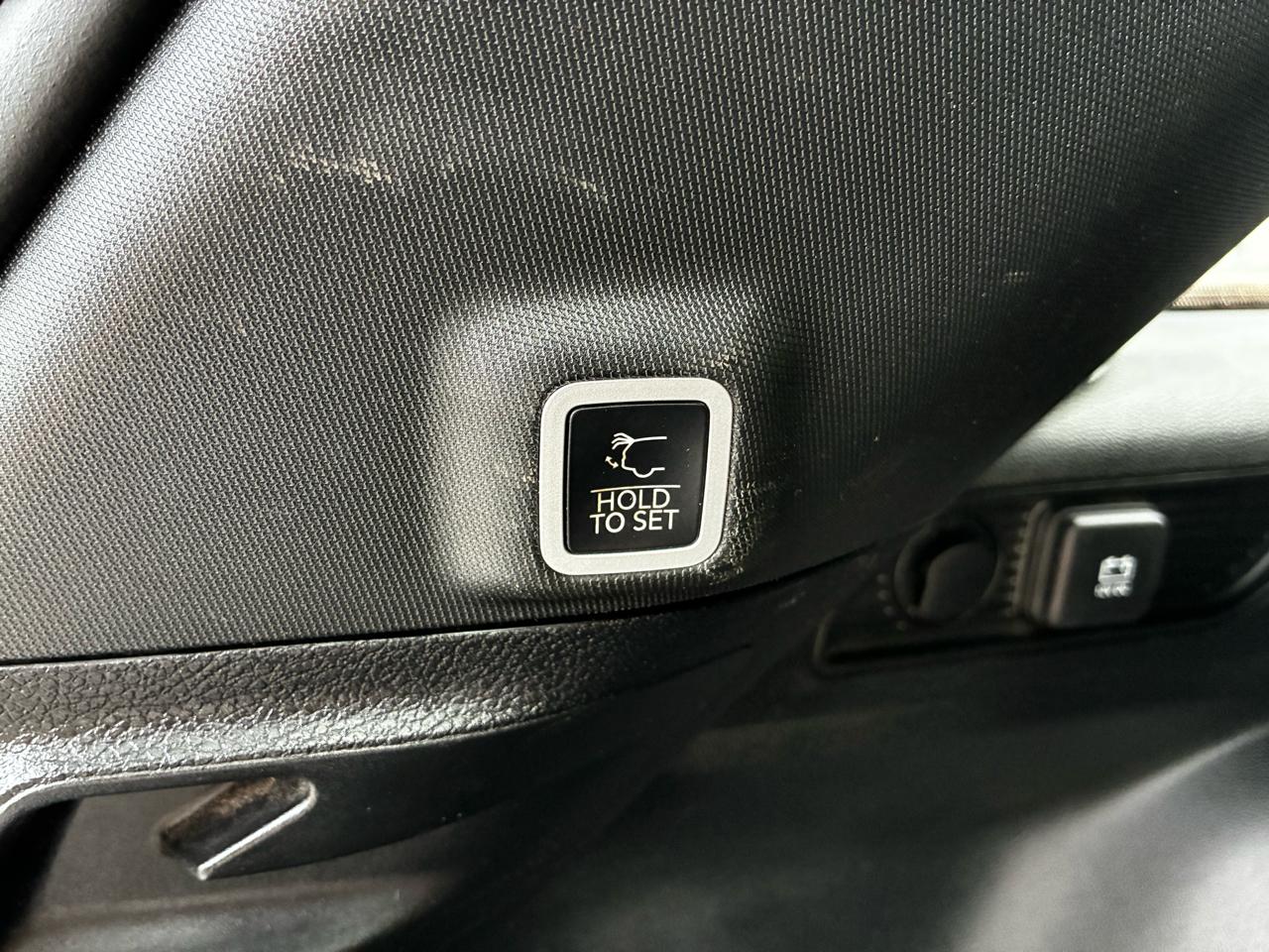 Jeep Grand Cherokee Laredo 4WD 2023
