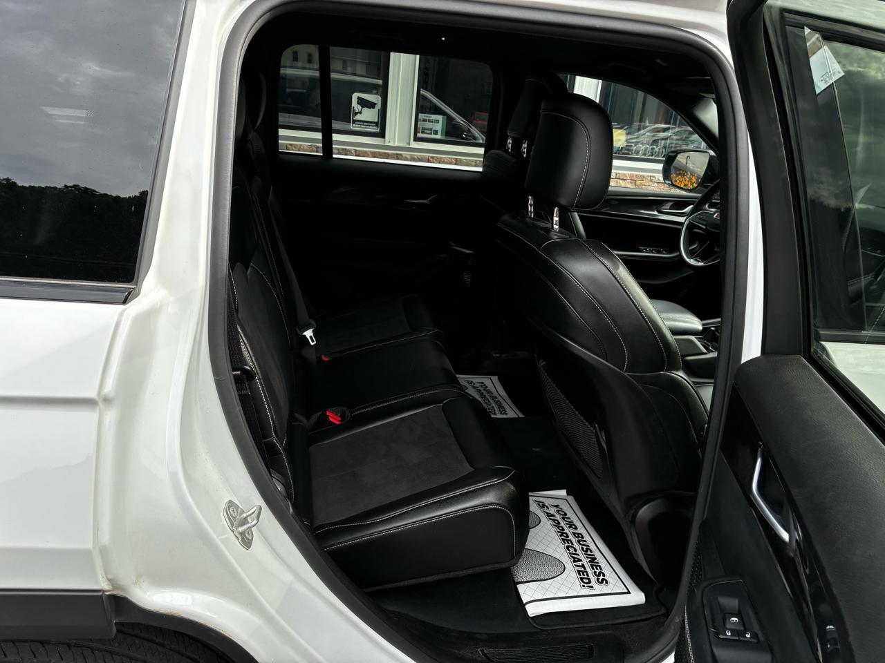 Jeep Grand Cherokee Laredo 4WD 2023
