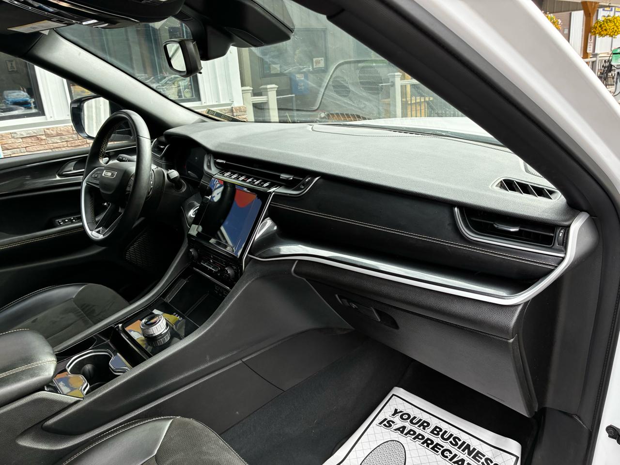 Jeep Grand Cherokee Laredo 4WD 2023
