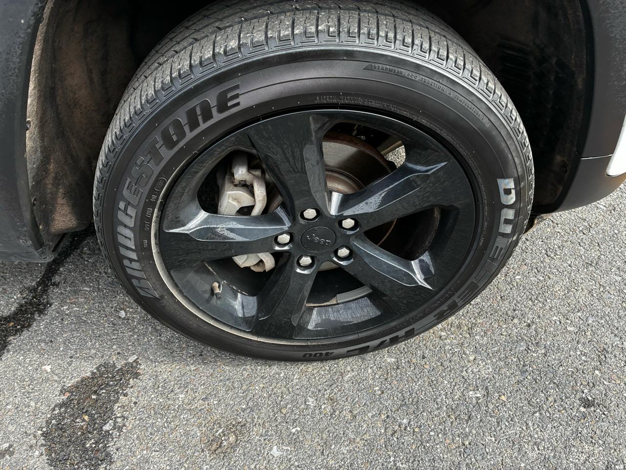Jeep Grand Cherokee Laredo 4WD 2023