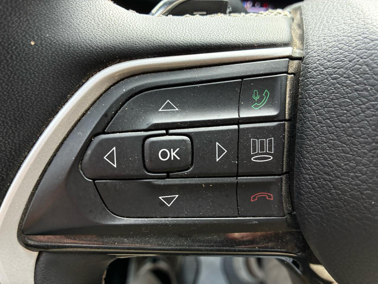 Jeep Grand Cherokee Laredo 4WD 2023