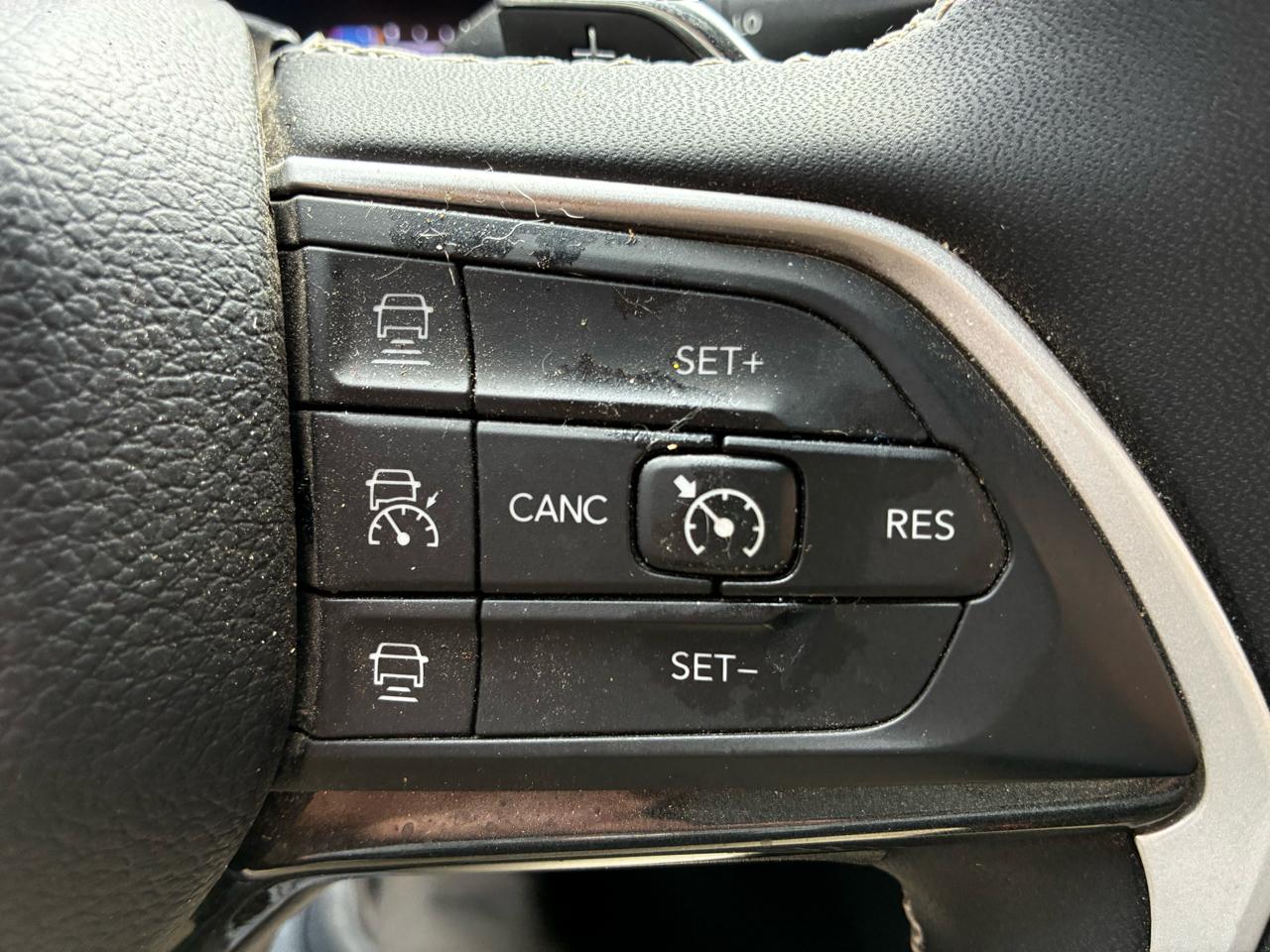 Jeep Grand Cherokee Laredo 4WD 2023
