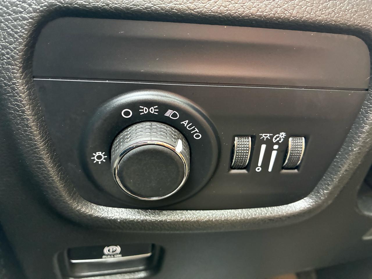 Jeep Grand Cherokee Laredo 4WD 2023